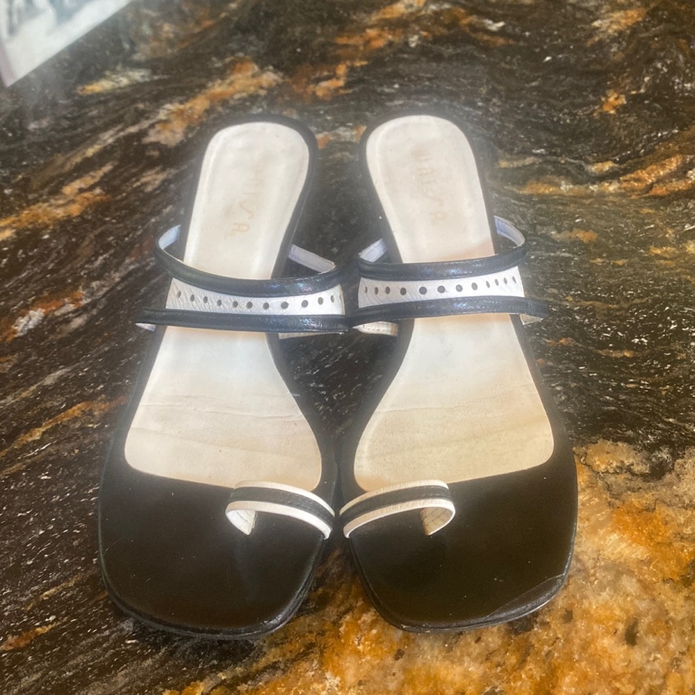 Unisa Toeloop slide on kitten heel sandals